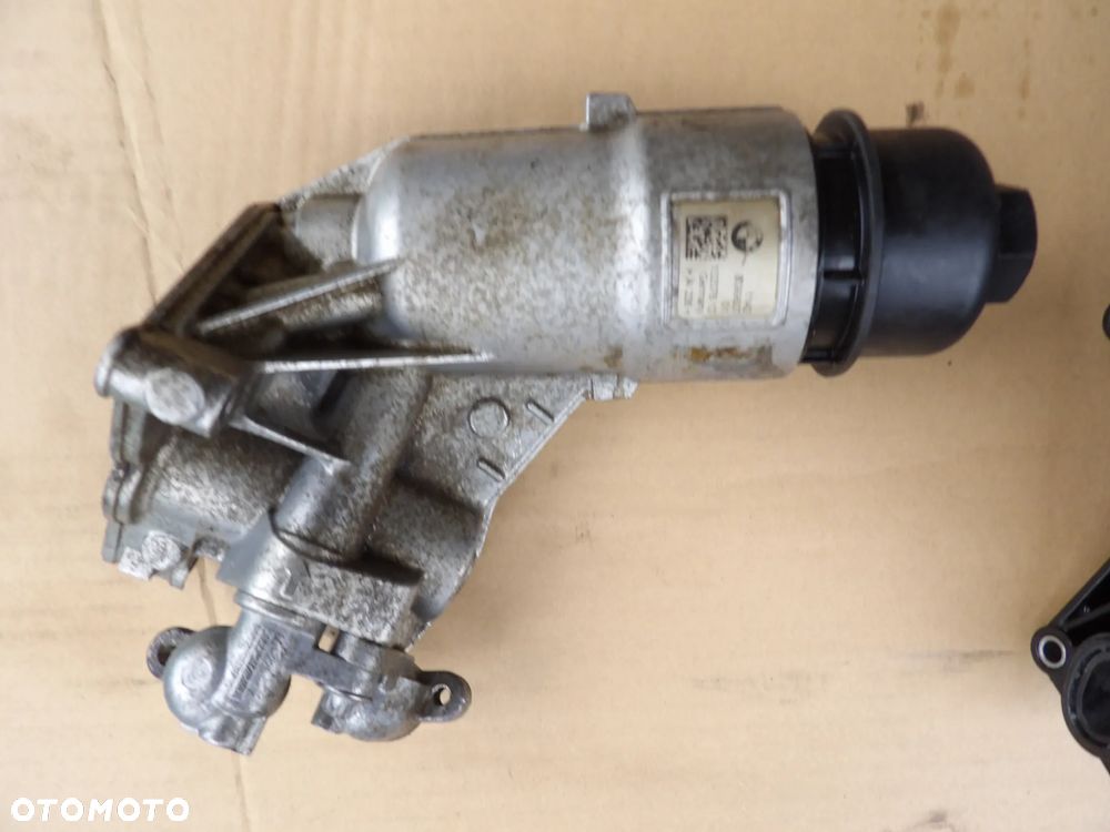 BMW - M3 G80 - PODSTAWA FILTRA OLEJU - 8099607 - 1