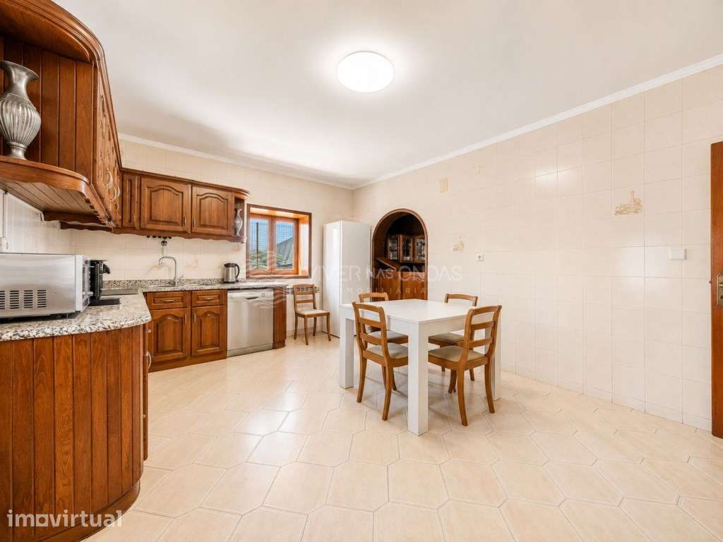 Moradia T4 pronta Habitar com Churrasqueira e Garagem, a 10 minutos... - Grande imagem: 4/50