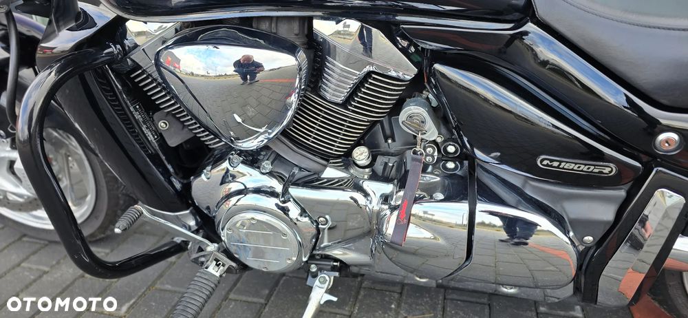 Suzuki Intruder - 32