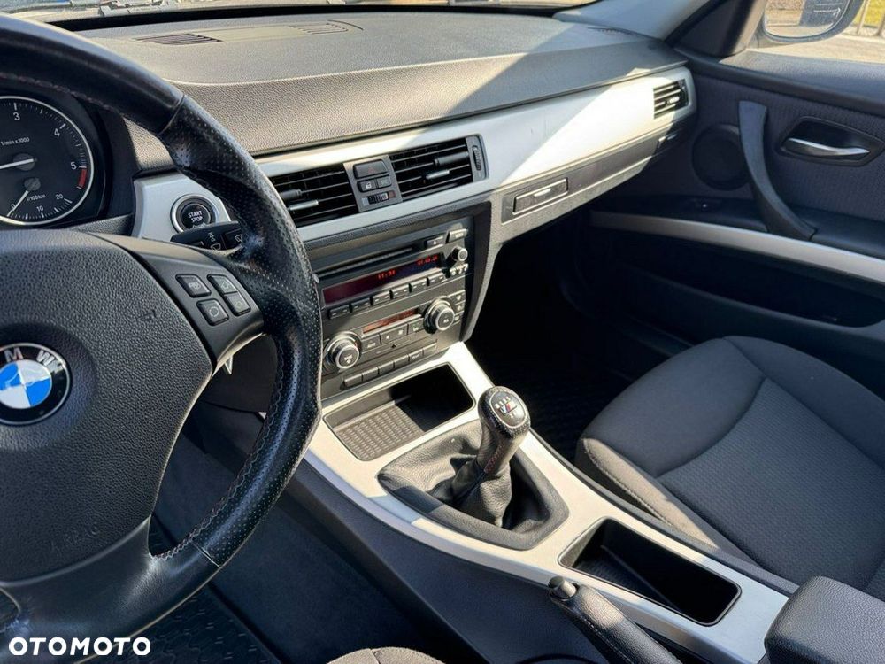 BMW Seria 3 318d DPF Edition Lifestyle - 32