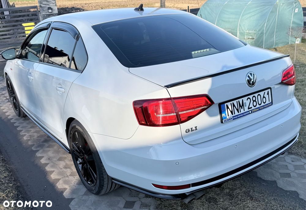Volkswagen Jetta - 17
