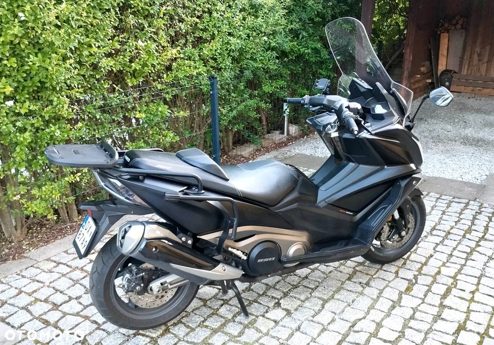 Kymco AK 550 - 8