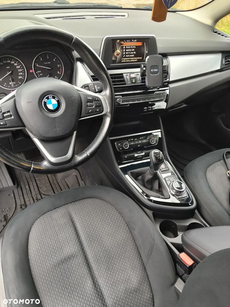 BMW Seria 2 218d - 5