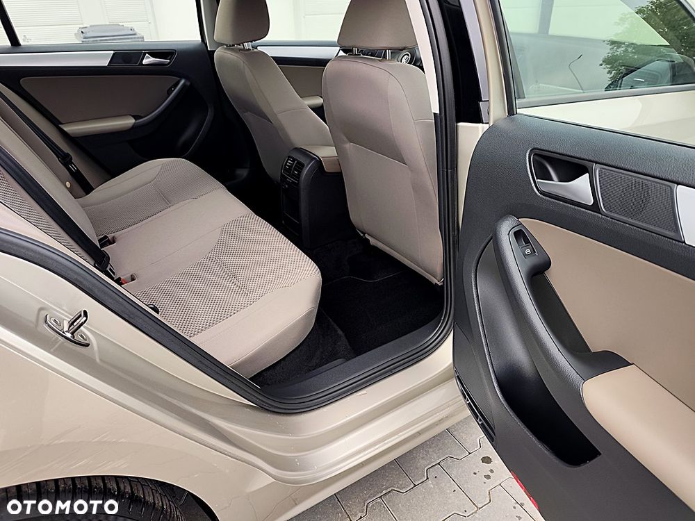Volkswagen Jetta 1.2 TSI BlueMotion Technology Trendline - 20