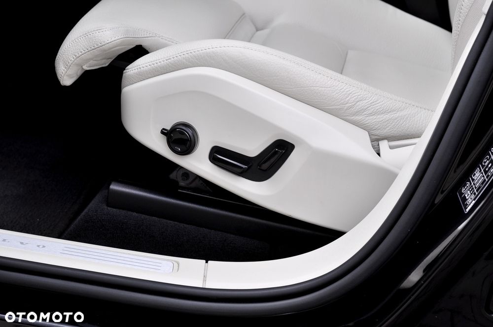 Volvo XC 60 B4 D Geartronic RDesign - 31