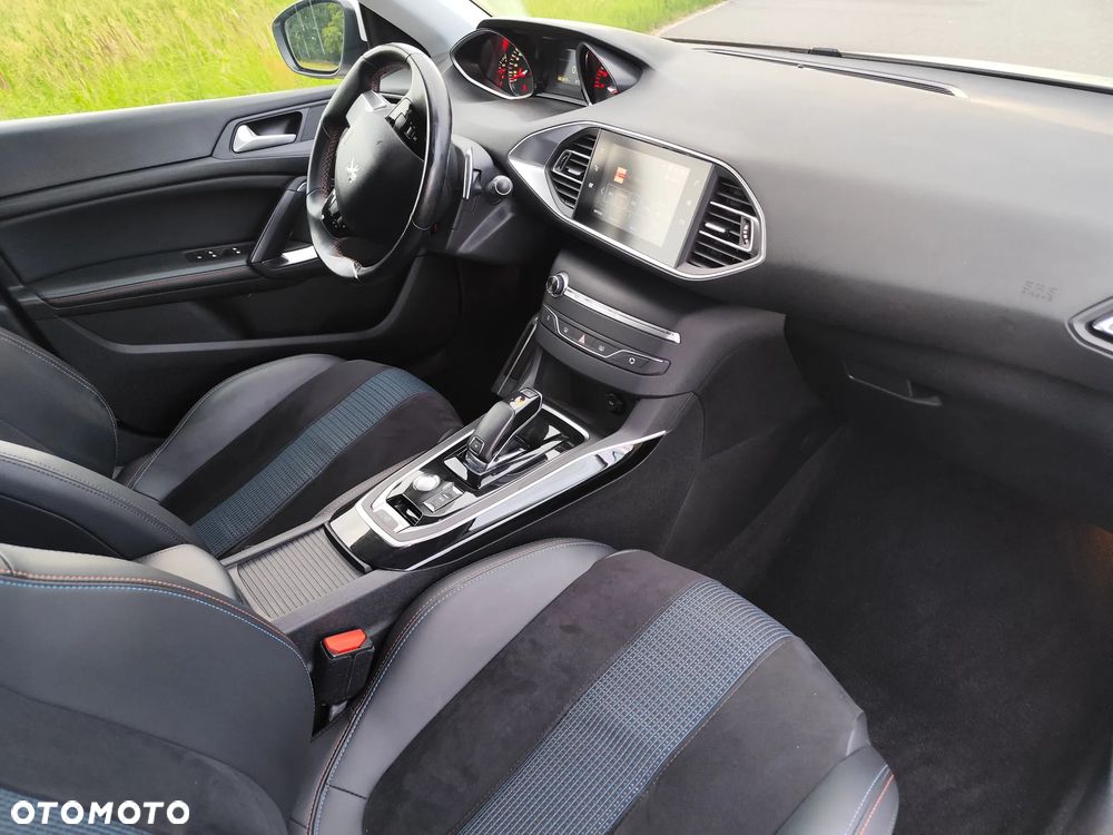 Peugeot 308 PureTech 130 GPF EAT8 Stop & Start Tech Edition - 25