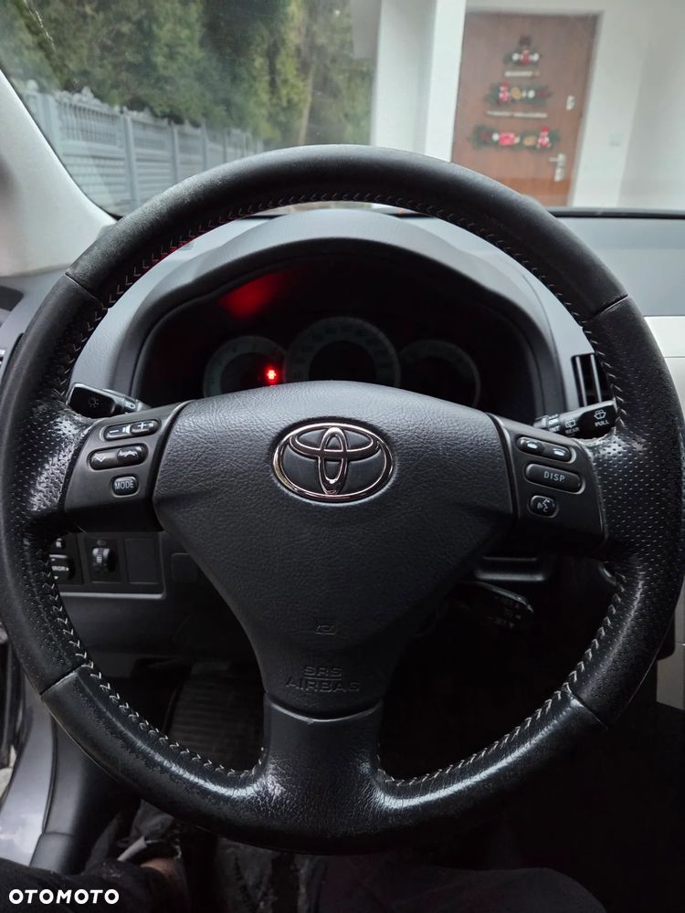 Toyota Corolla Verso 2.2 D-4D X 7os - 11