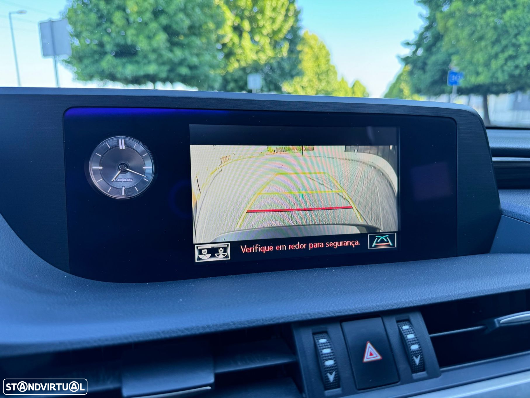 Lexus es-300h Executive+ - 18