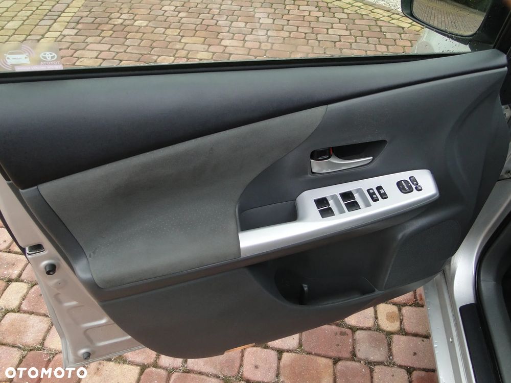 Toyota Prius 1.8 HSD Premium - 32