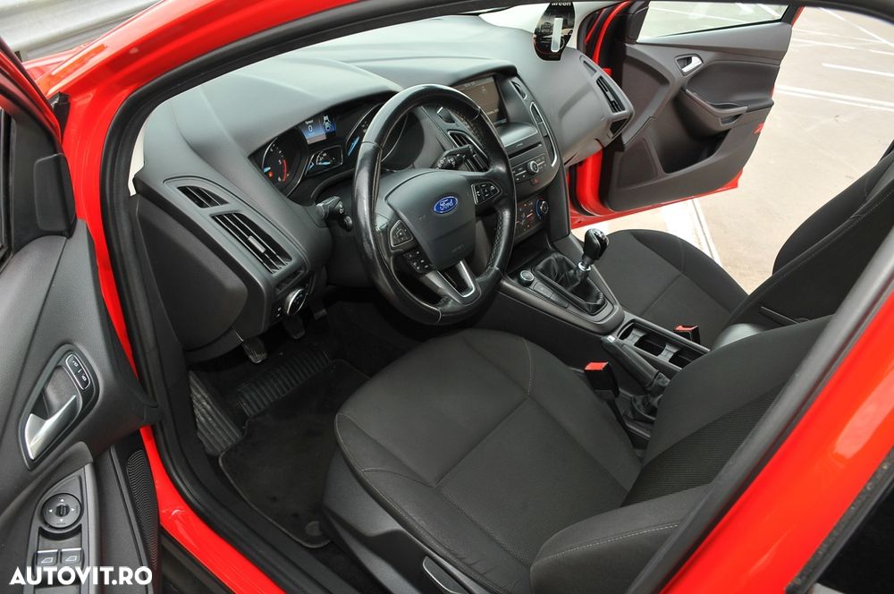 Ford Focus Turnier 1.5 EcoBlue Start-Stopp-System ST-LINE STYLE - 11