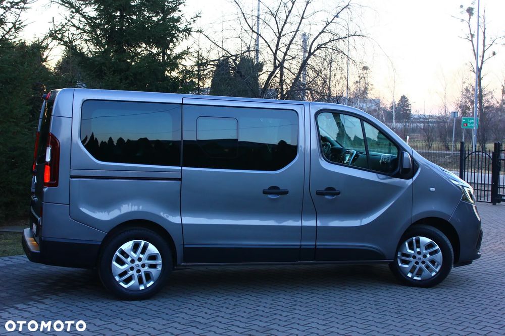 Renault Trafic 2.0 dCi - 11