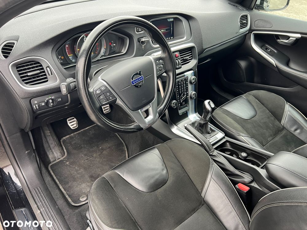 Volvo V40 D3 R Design - 20