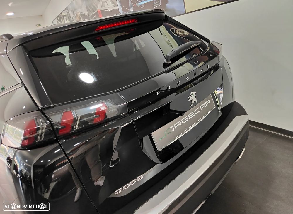 Peugeot 2008 1.2 PureTech Allure EAT8 - 19