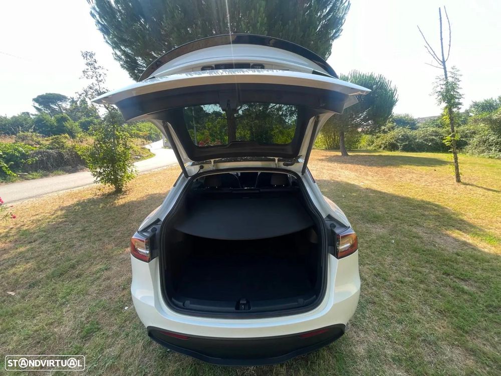 Tesla Model Y Long Range Dual Motor AWD — fotografia 20