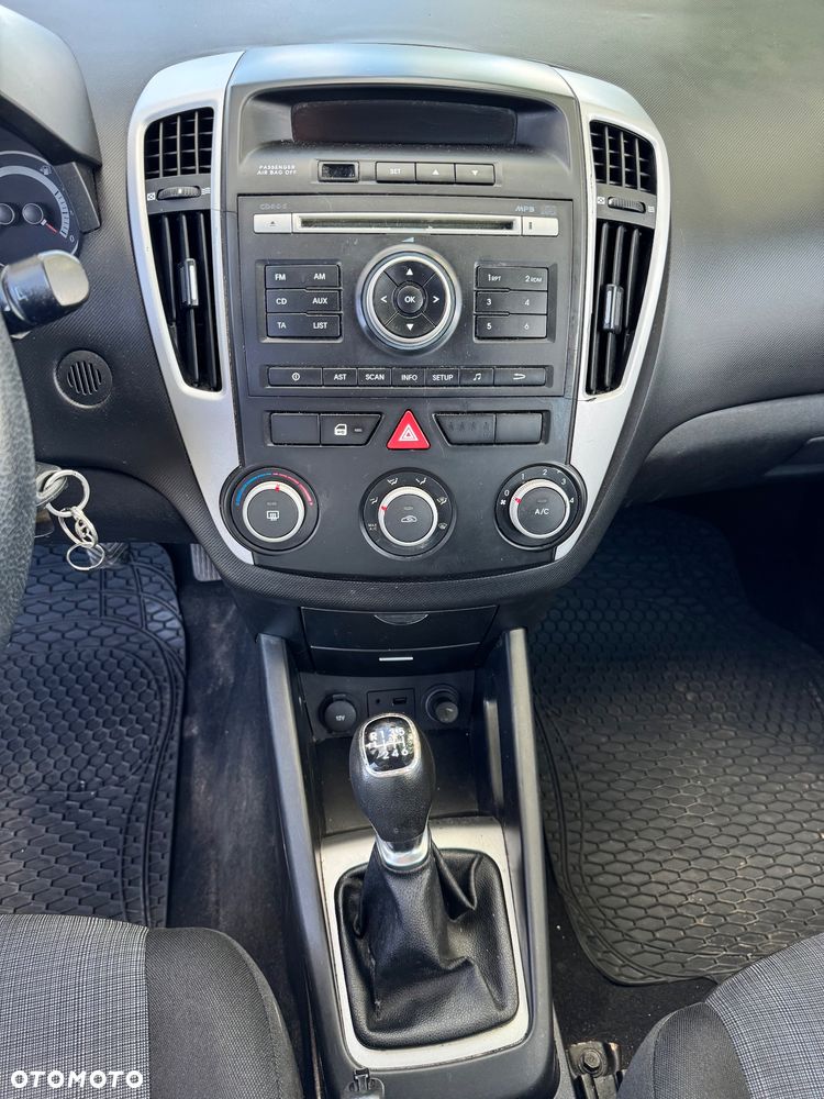 Kia Ceed 1.6 Crdi M - 11