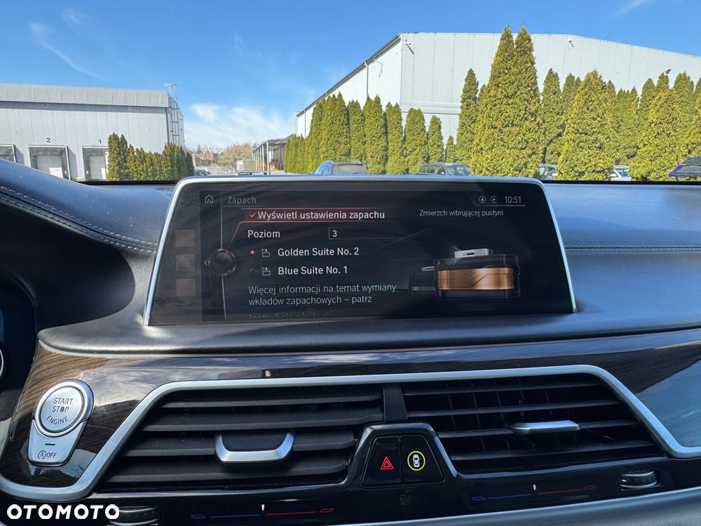 BMW Seria 7 750i xDrive - 31