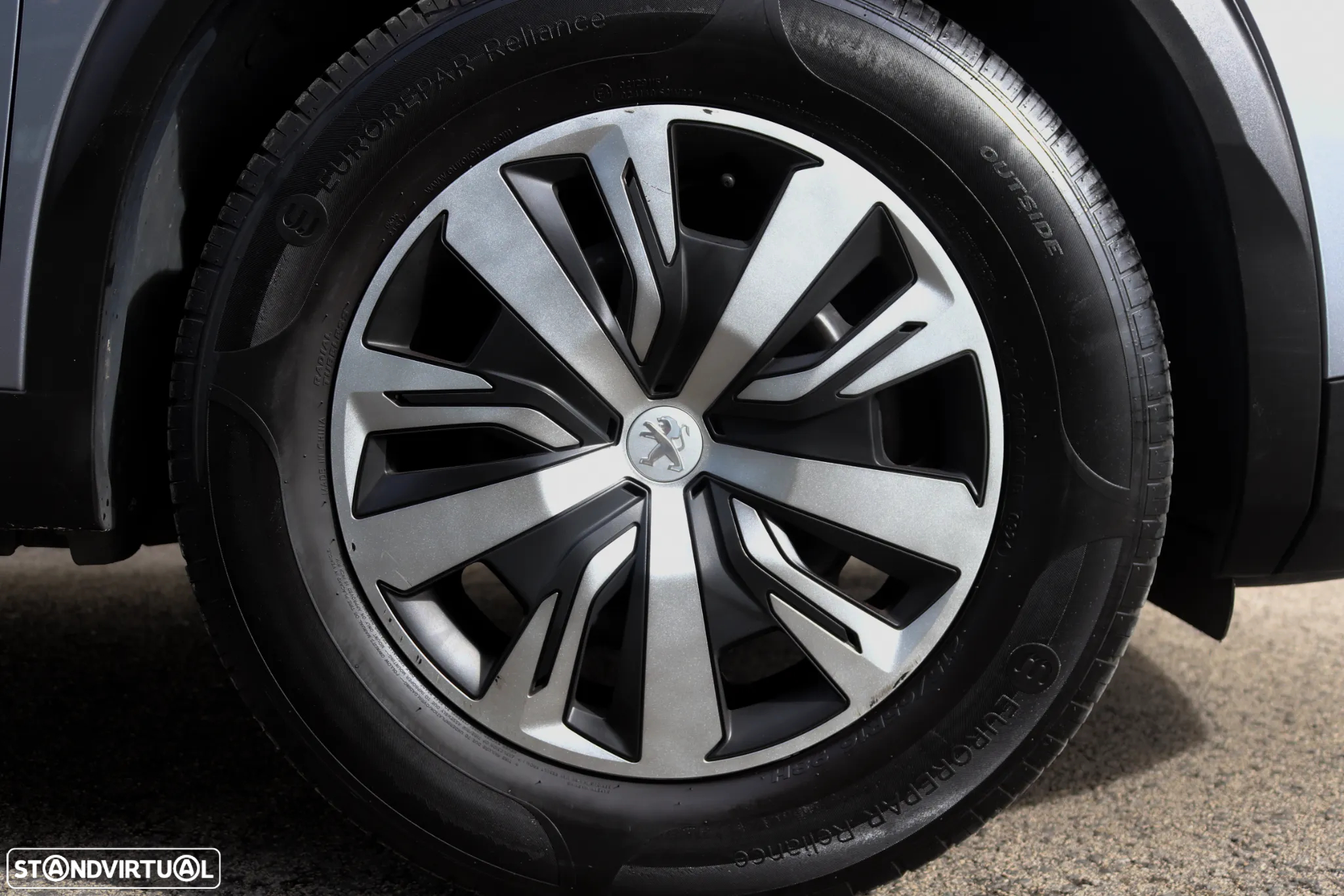 Peugeot 2008 1.2 PureTech Active Pack - 24
