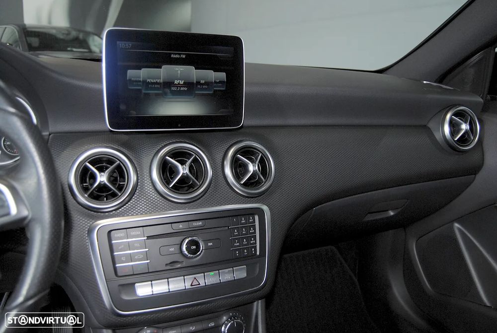Mercedes-Benz A 180 d AMG Line - 22