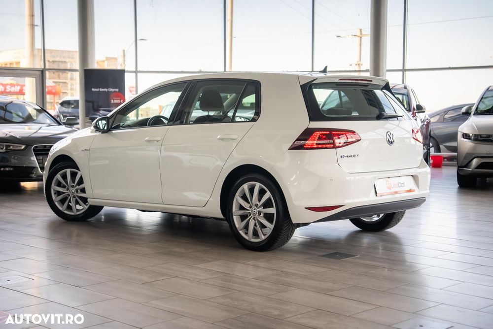 Volkswagen Golf - 10