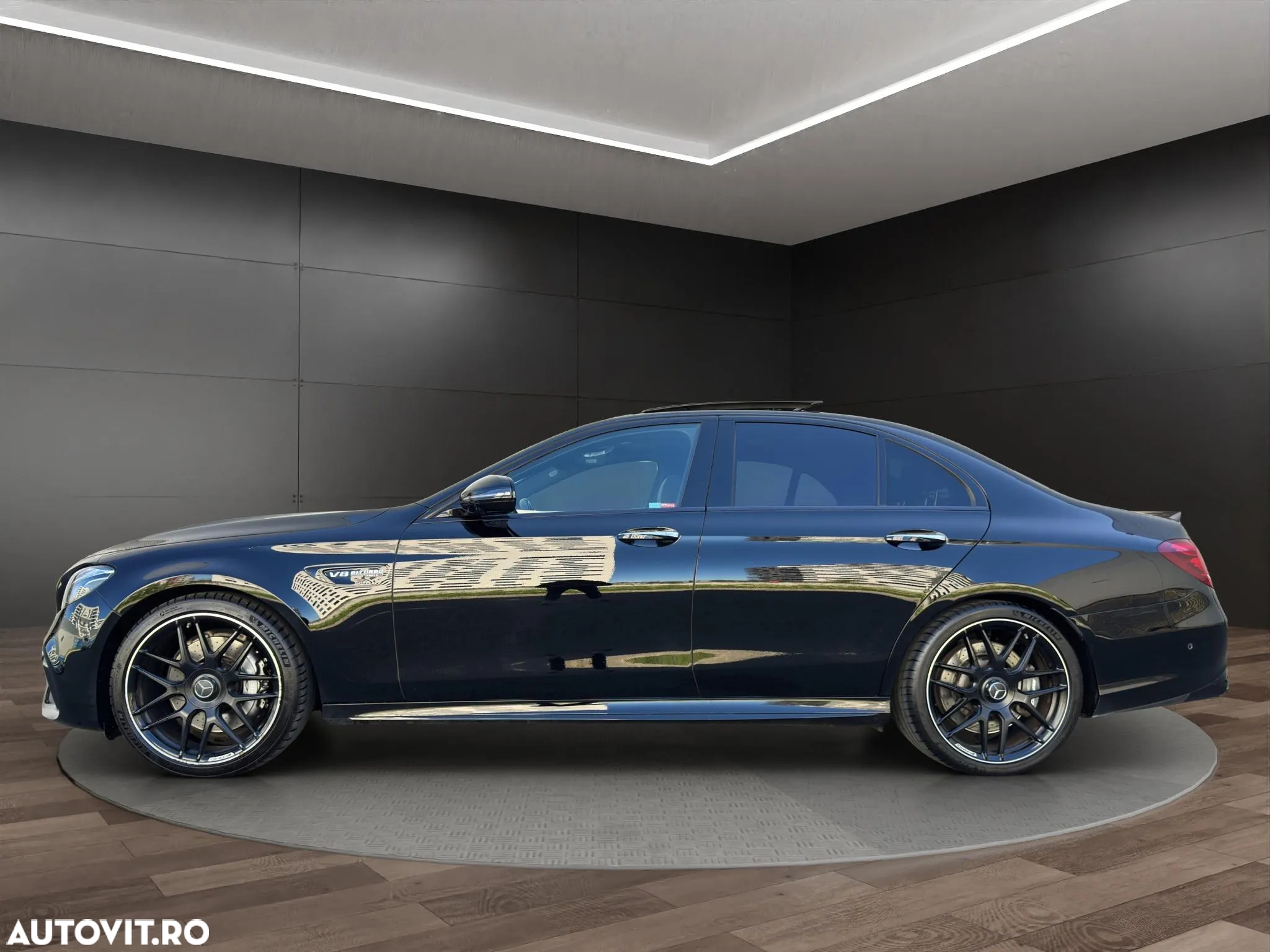 Mercedes-Benz E 63 AMG 4MATIC Aut. - 24