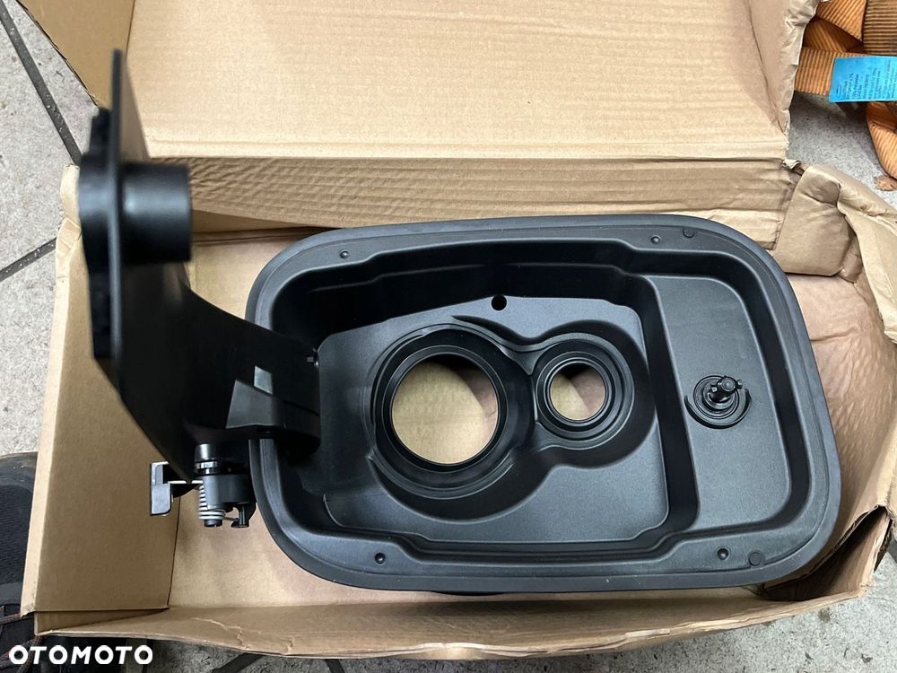 Klapka wlewu paliwa BMW X1 IX1 U11 U12 nowa OEM - 3