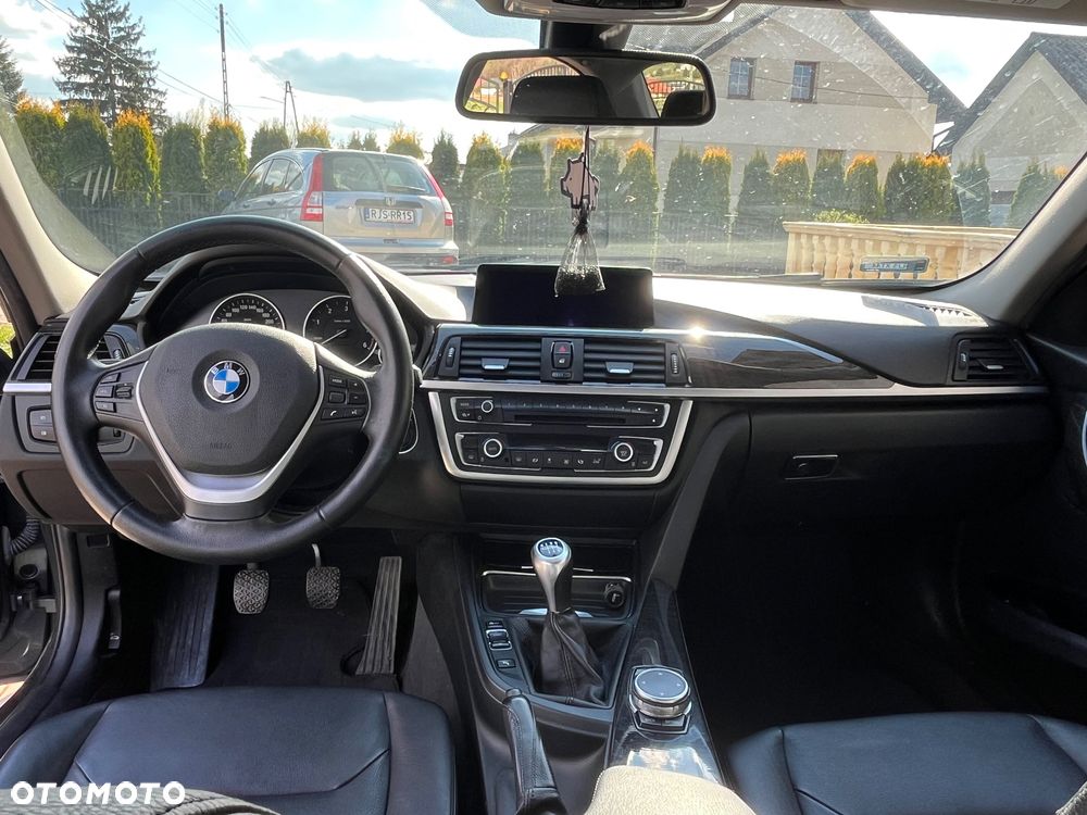 BMW Seria 3 318d xDrive Luxury Line - 7