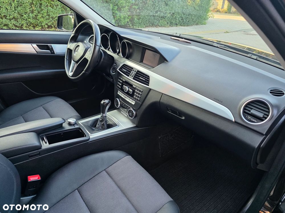 Mercedes-Benz Klasa C 180 BlueEFFICIENCY Avantgarde - 35