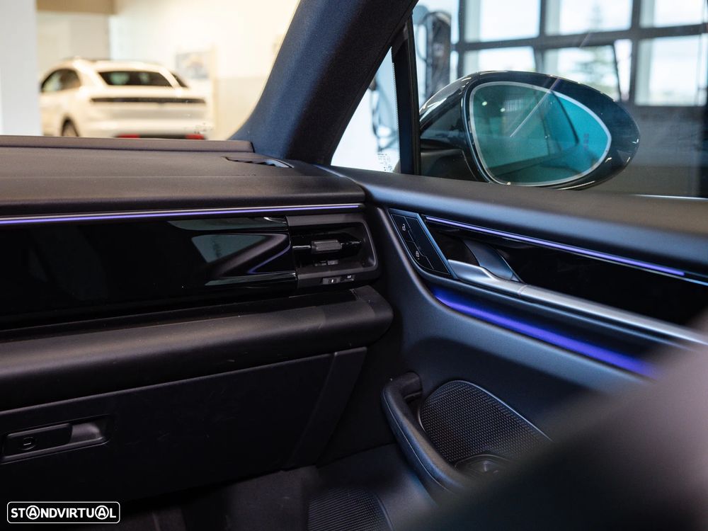 Porsche Macan Electric 4 - 31