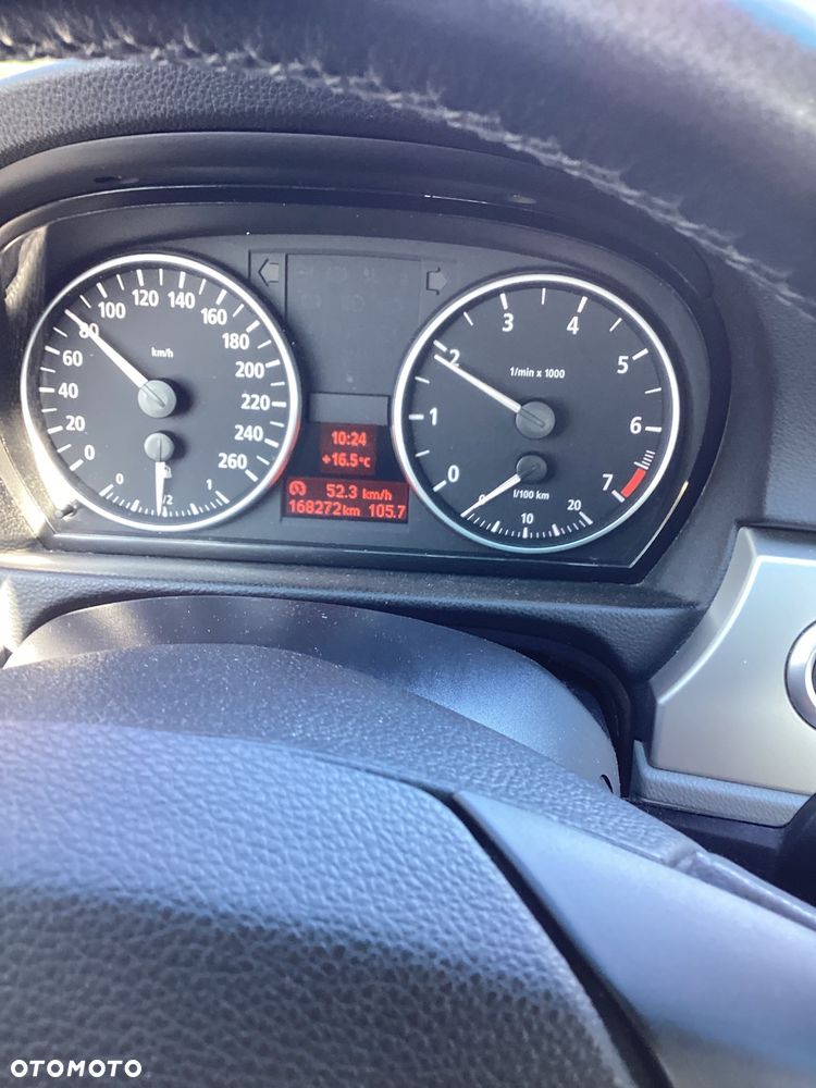 BMW Seria 3 320i - 32