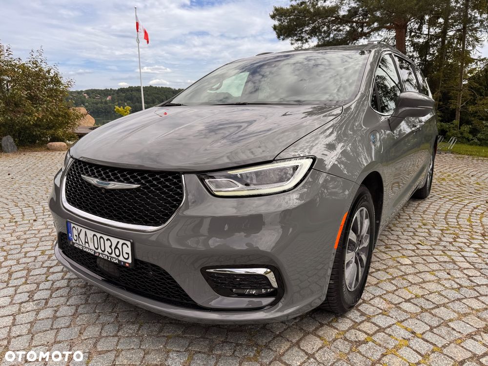 Chrysler Pacifica - 30