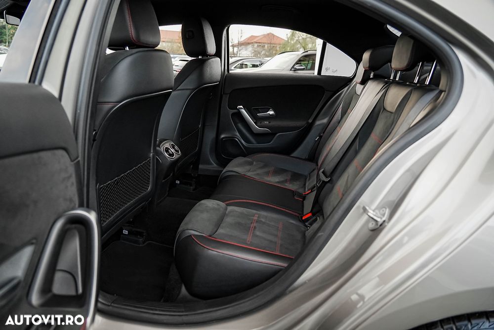 Mercedes-Benz A 180 7G-DCT AMG Line - 12