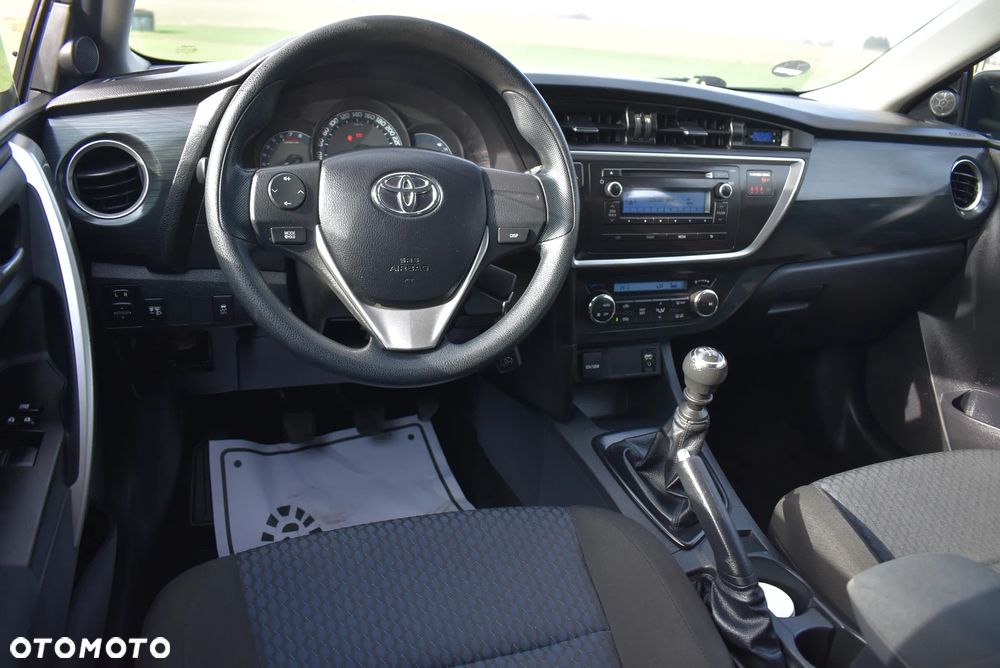 Toyota Auris - 23