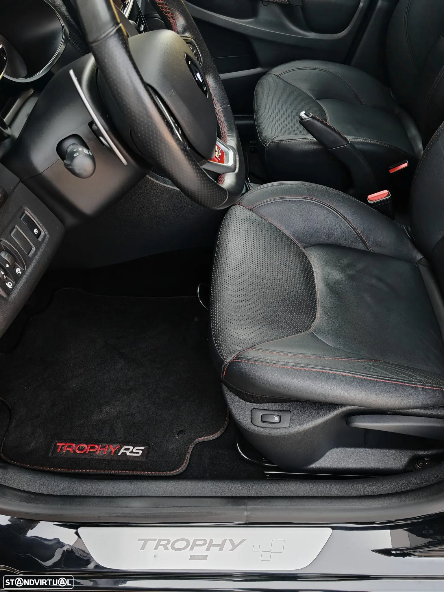 Renault Clio TCe 220 EDC R.S. Trophy - 16
