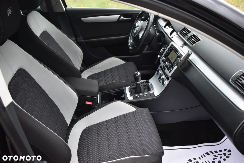 Volkswagen Passat 2.0 TDI BlueMotion Technology R-Line - 30