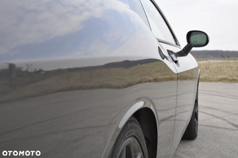 Dodge Challenger - 12