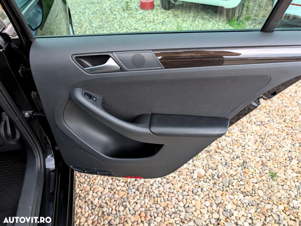 Volkswagen Jetta 2.0 TDI DSG Comfortline - 15
