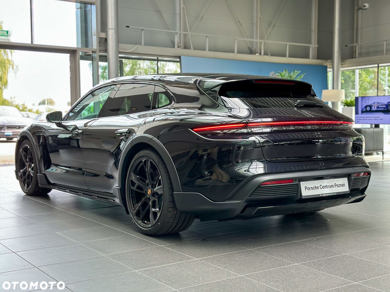 Porsche Taycan Performance Plus - 7