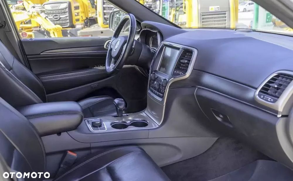 Jeep Grand Cherokee - 14