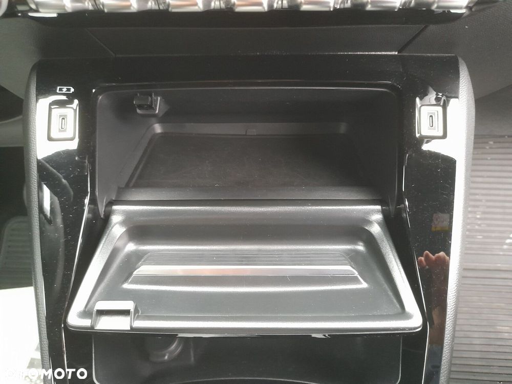 Peugeot 2008 1.2 PureTech Allure S&S EAT8 - 31