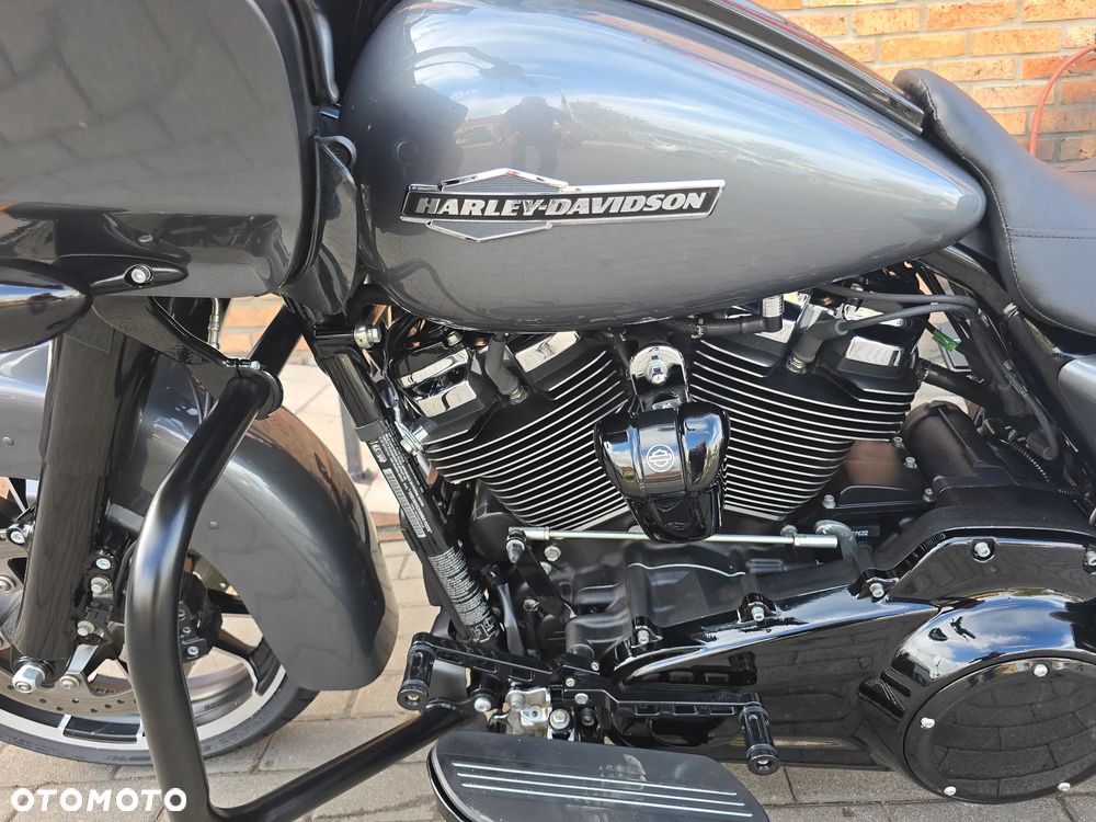 Harley-Davidson Touring Road Glide - 22