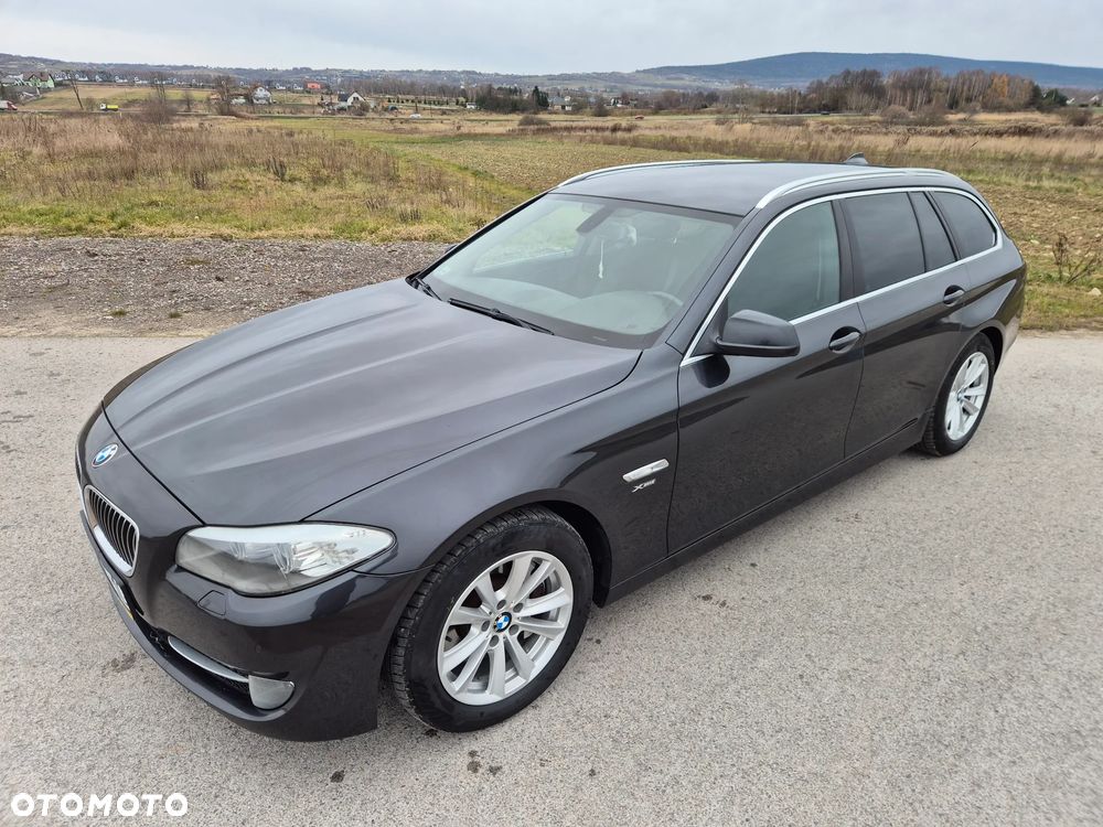 BMW Seria 5 525d xDrive - 13