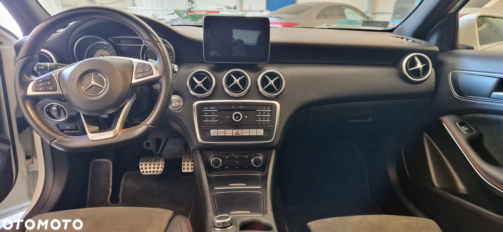 Mercedes-Benz Klasa A 180 7G-DCT AMG Line - 13