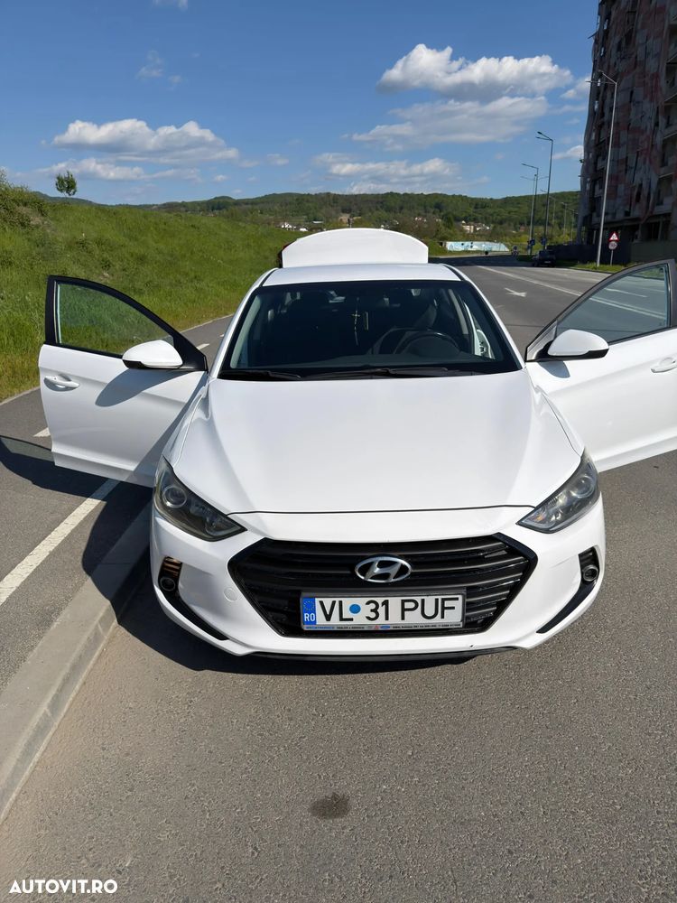Hyundai Elantra 1.6 CRDI Comfort - 15