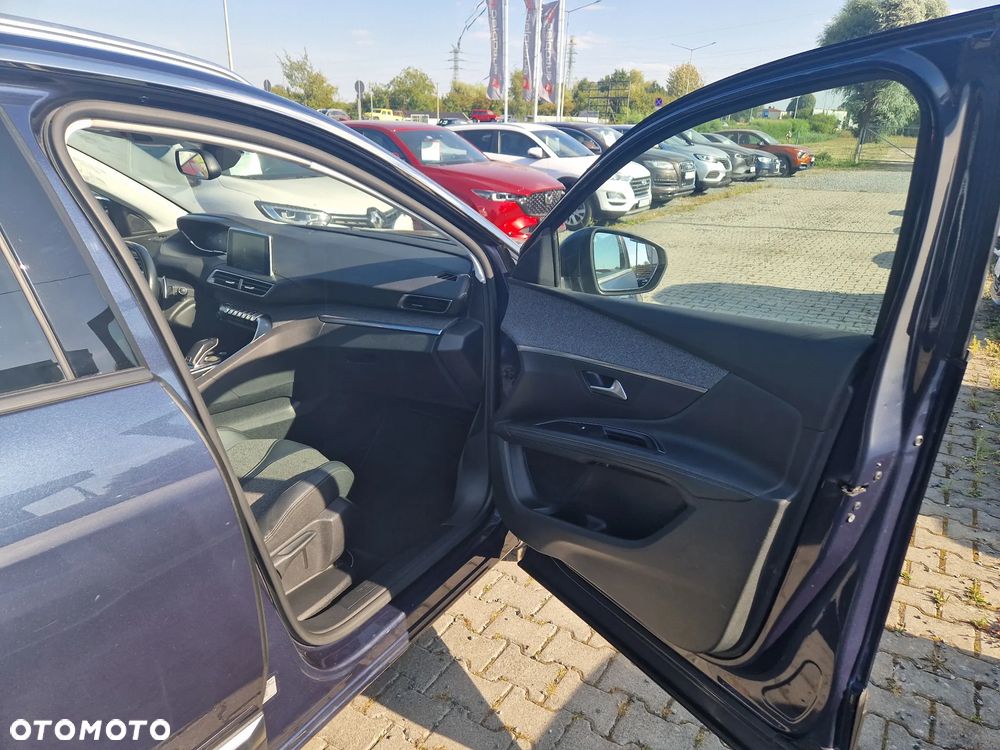 Peugeot 5008 PureTech 130 EAT8 Stop & Start Allure Pack - 26