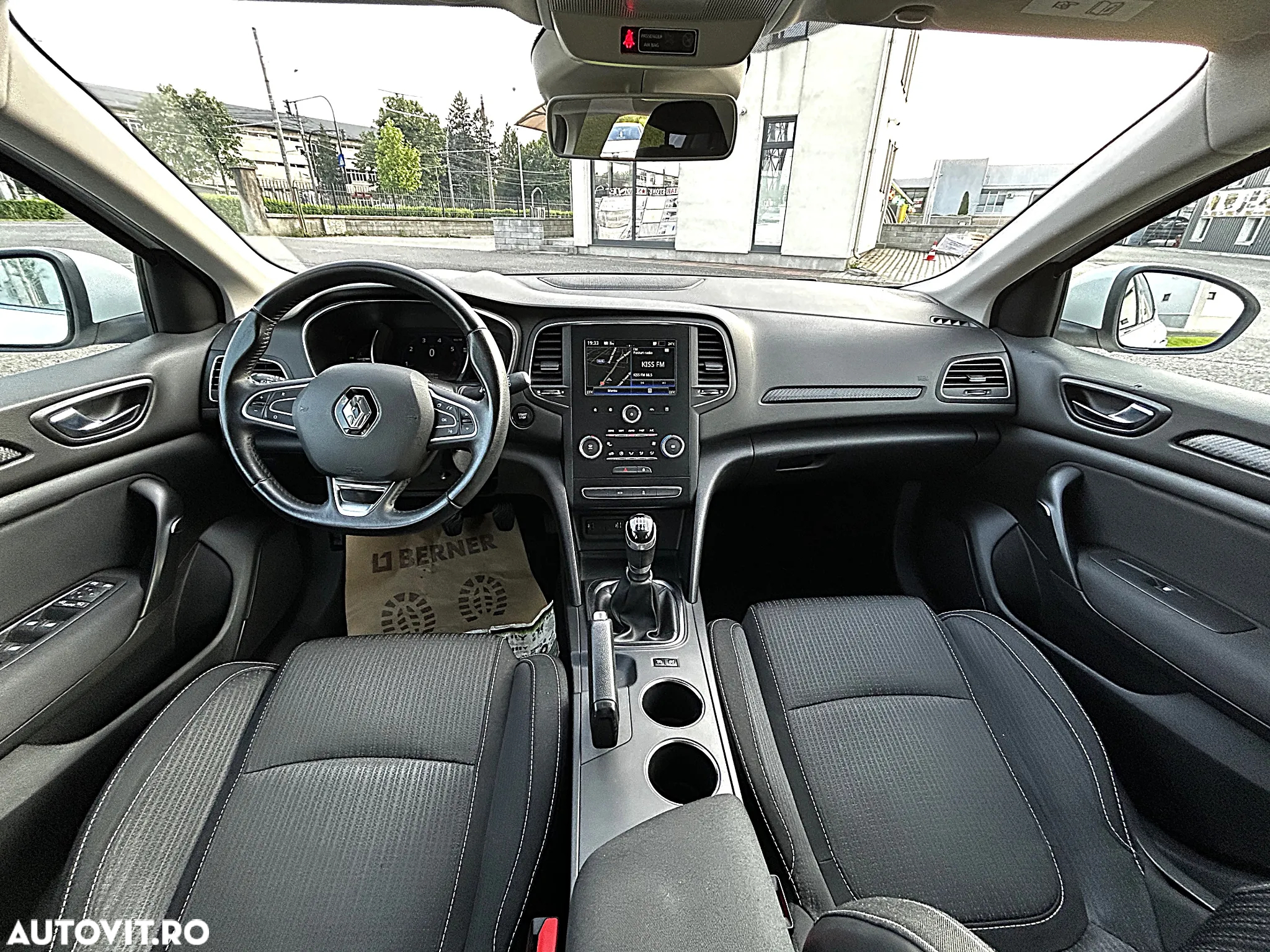 Renault Megane TCe 115 GPF ZEN - 5