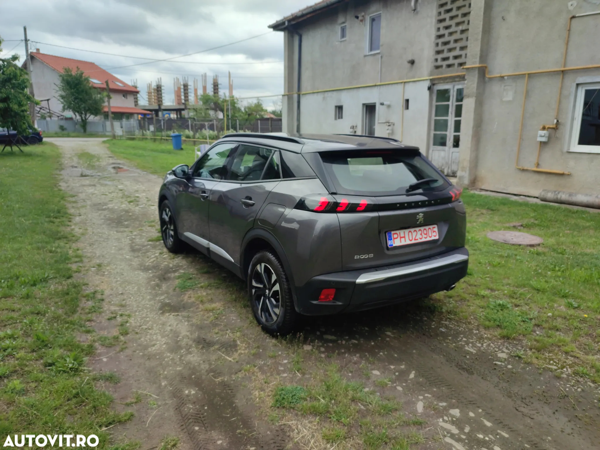 Peugeot 2008 1.5 BlueHDI 130 S&S EAT8 Allure - 12