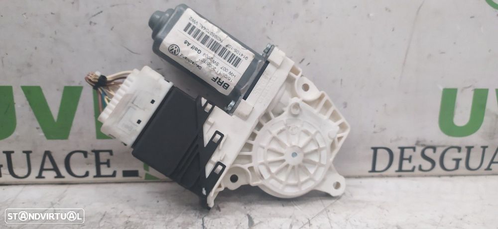 MOTOR ELEVADOR DE VIDRO TRASEIRO DIREITO VOLKSWAGEN GOLF VI 2009 -1K0959704AL - 4