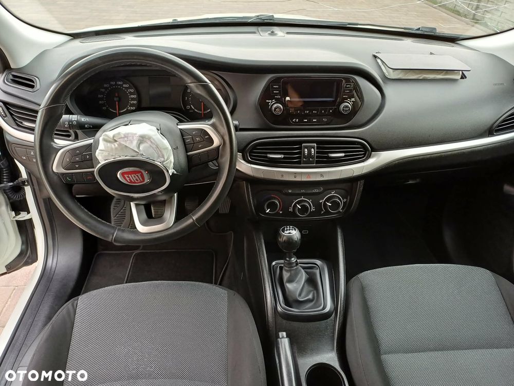 Fiat Tipo 1.4 16v Lounge EU6d - 27