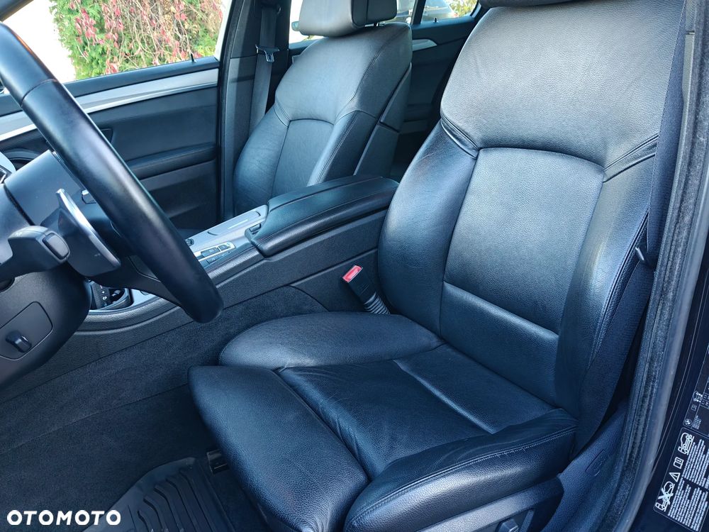 BMW Seria 5 525d xDrive - 27