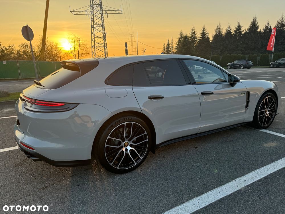 Porsche Panamera 4 E-Hybrid Platinum Edition - 4